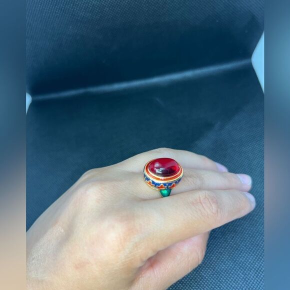 Vintage-Inspired Red Gemstone and Enamel Ring - Picture 3 of 7